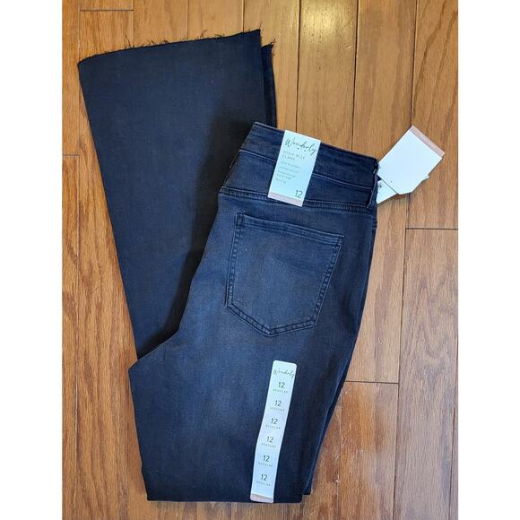 Wonderly High-Rise Flare Distressed 12 Women’s Black Jeans Frayed Hem NWT!!! - Picture 1 of 13